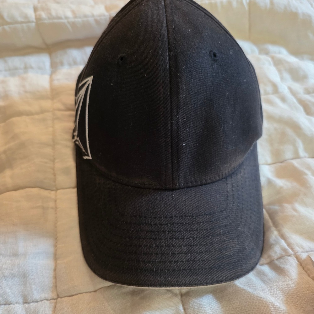 Volcom Baseball Cap Mens XS Black  Flexfit Stone Logo Skater Hat